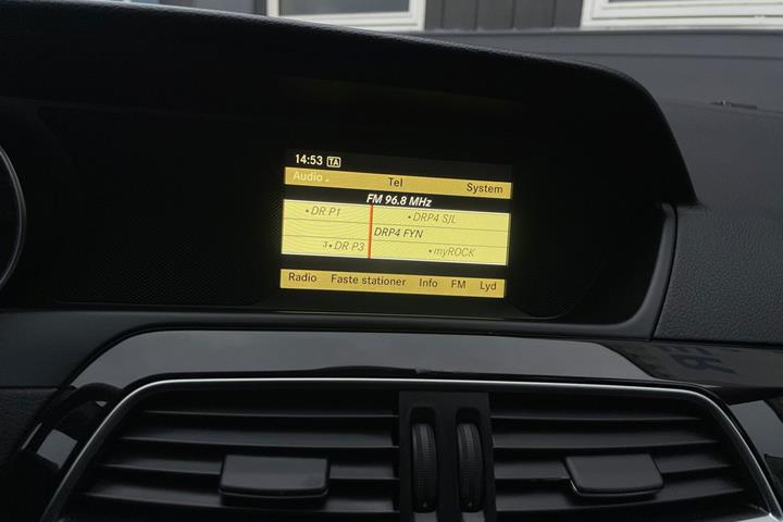 Sølv Mercedes C180 fra 2011
