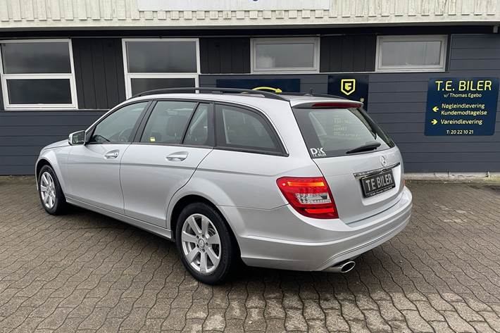 Sølv Mercedes C180 fra 2011