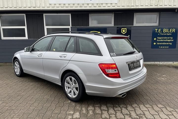 Sølv Mercedes C180 fra 2011