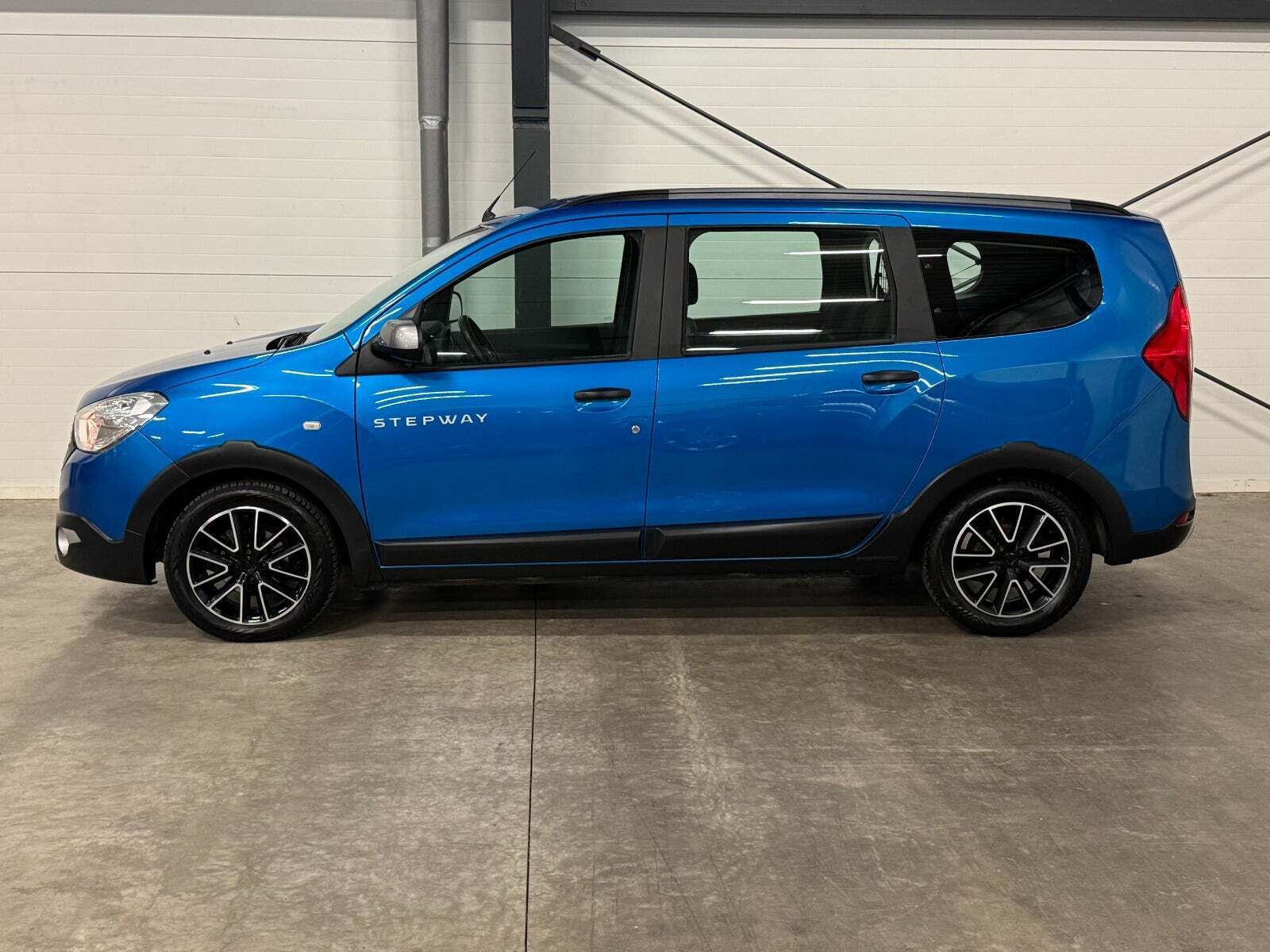 Blå Dacia Lodgy Stepway fra 2017