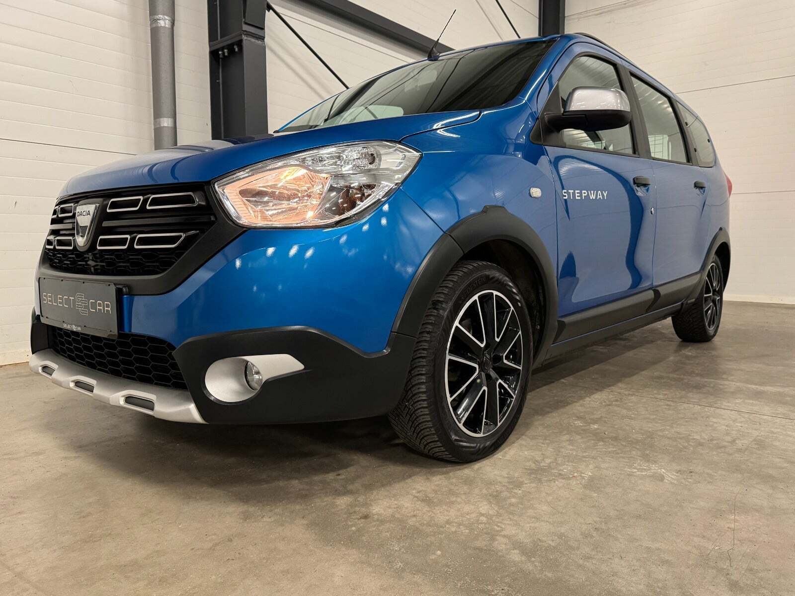 Blå Dacia Lodgy Stepway fra 2017