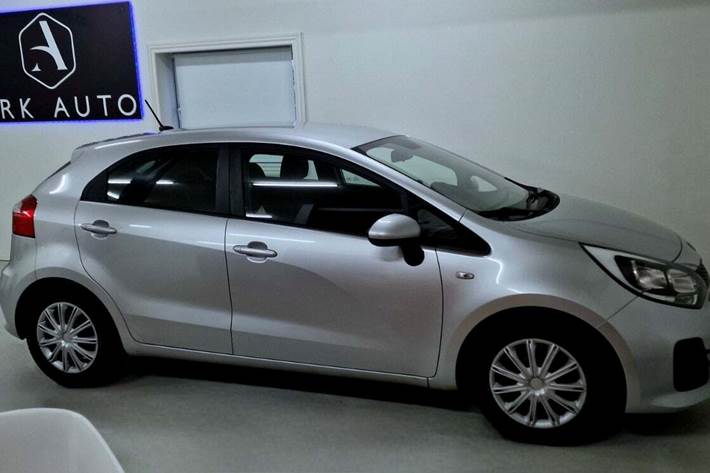 Sølv Kia Rio fra 2016