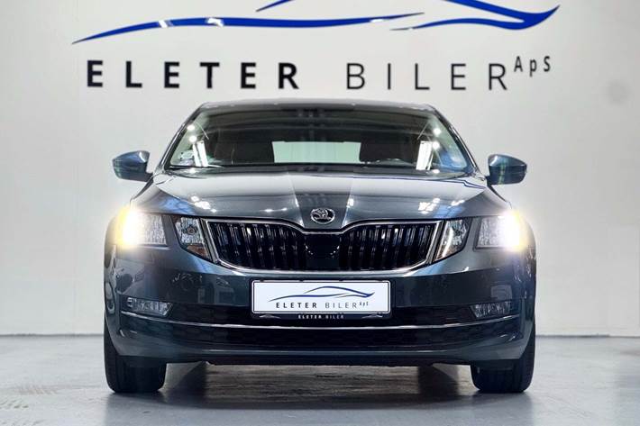 Grå Skoda Octavia fra 2018