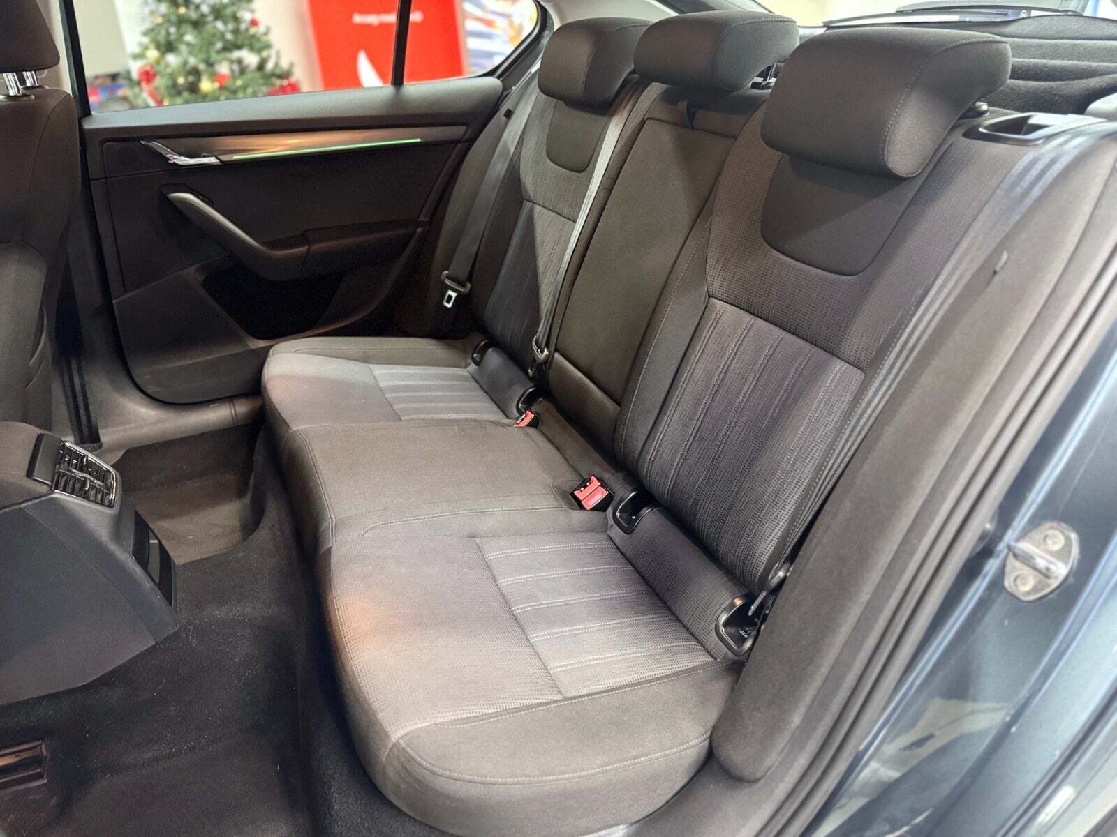 Grå Skoda Octavia fra 2018