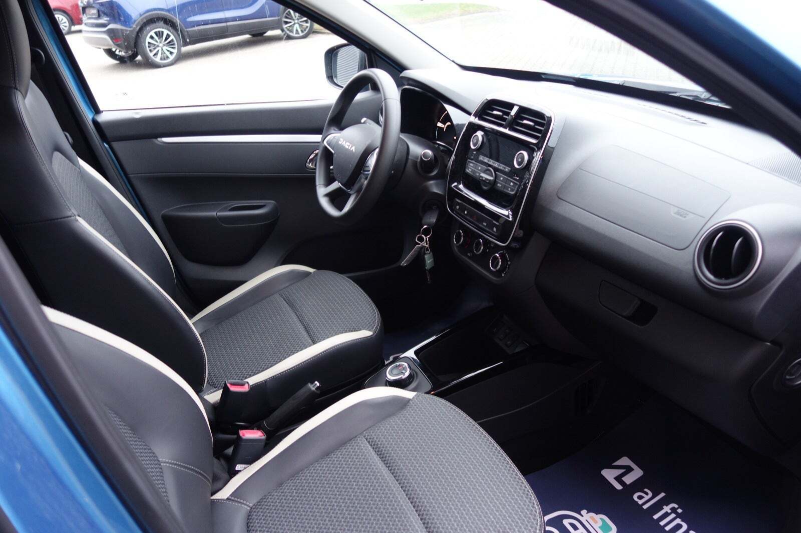 Blå Dacia Spring fra 2023