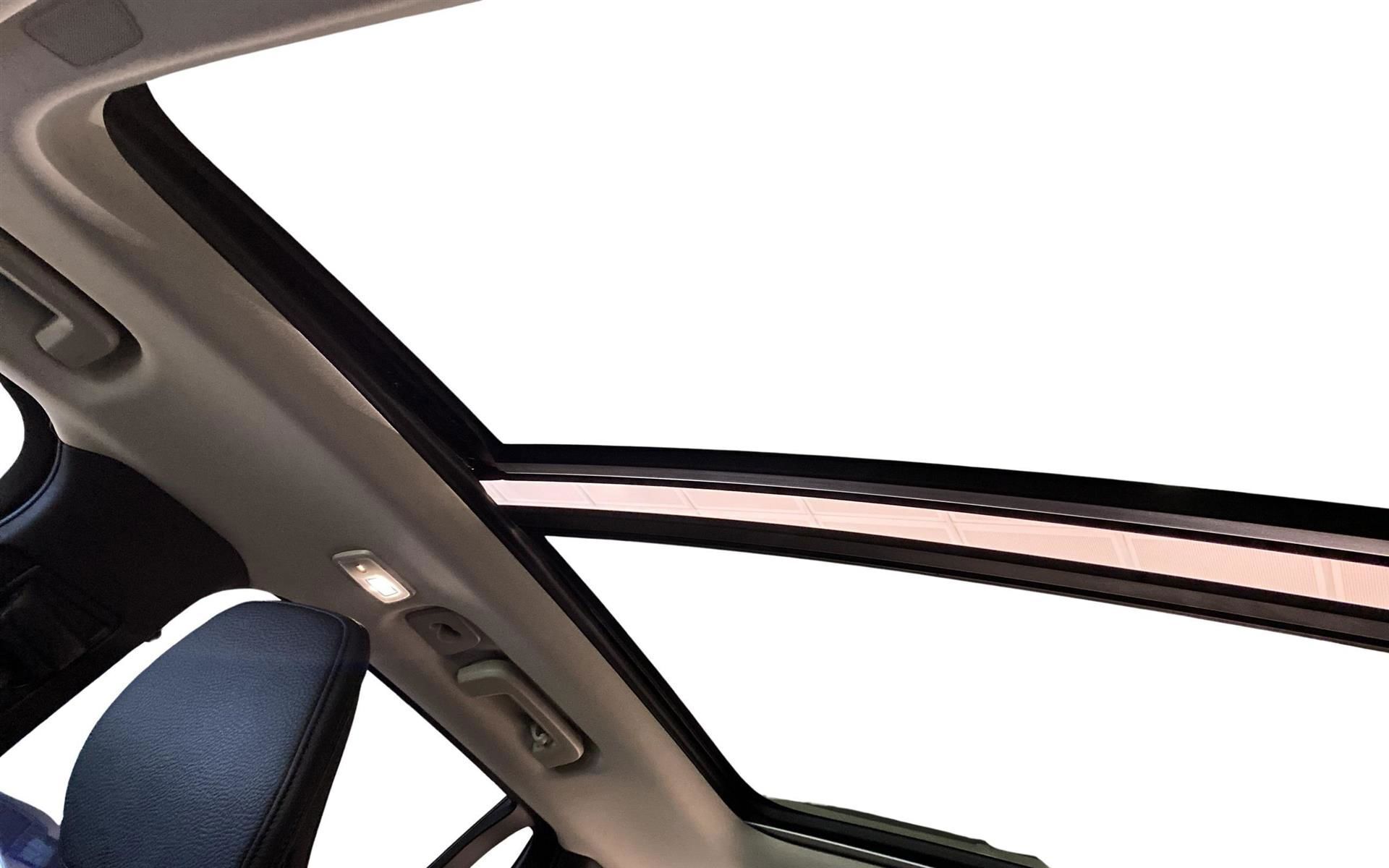 Blå Volvo XC90 fra 2023