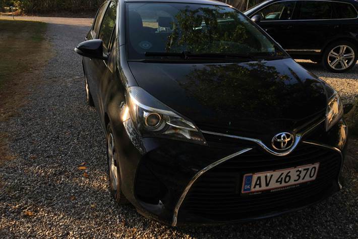 Sort Toyota Yaris fra 2015