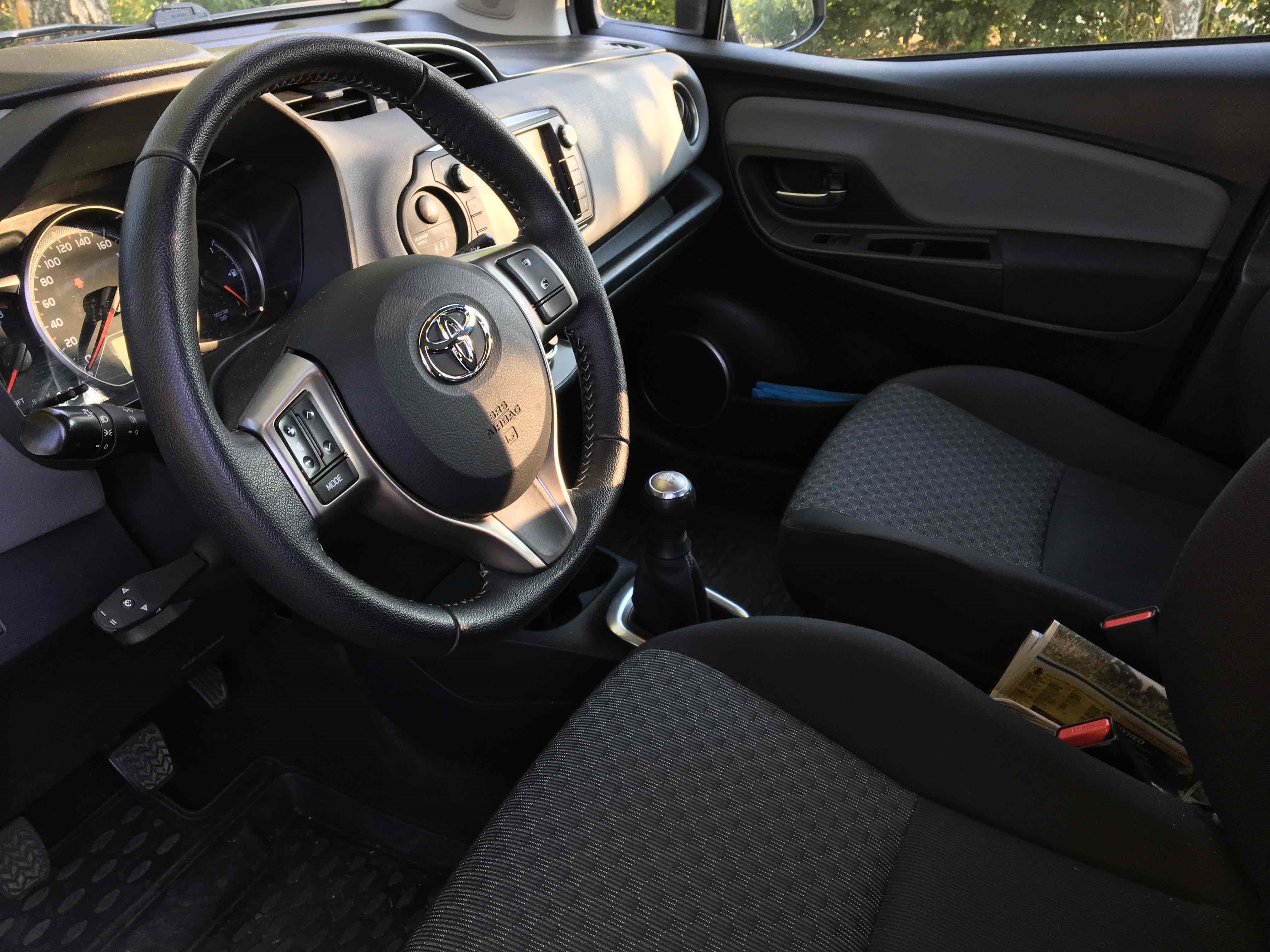 Sort Toyota Yaris fra 2015