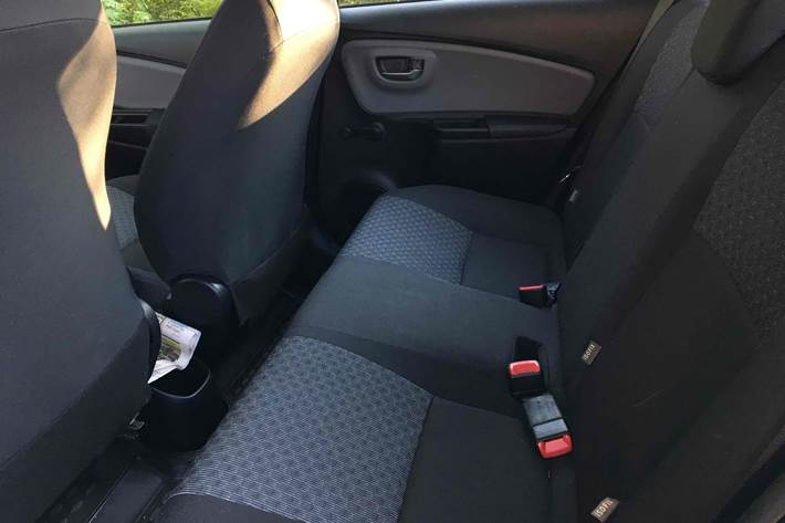 Sort Toyota Yaris fra 2015