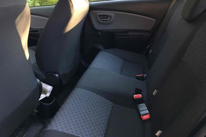 Sort Toyota Yaris fra 2015