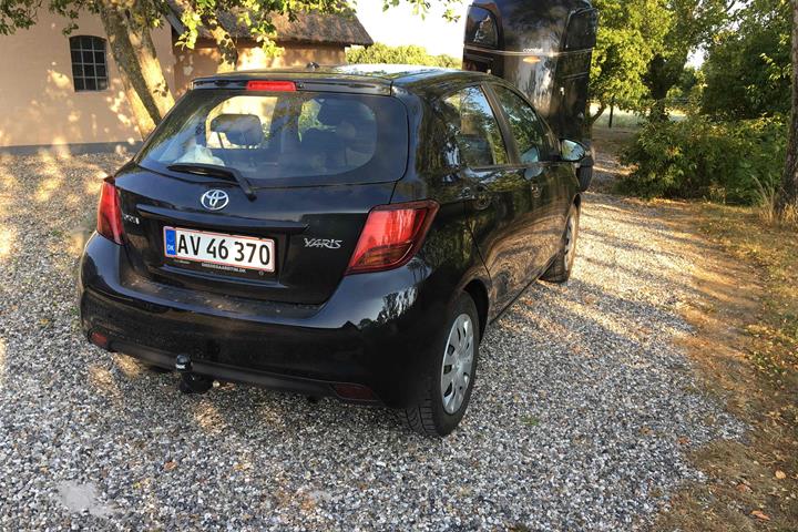 Sort Toyota Yaris fra 2015