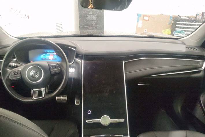 Grå MG Marvel R fra 2023