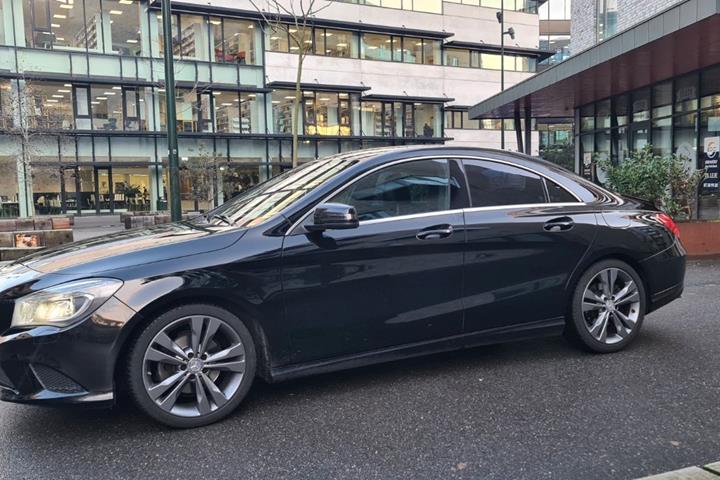 Sort Mercedes CLA-Klasse fra 2015