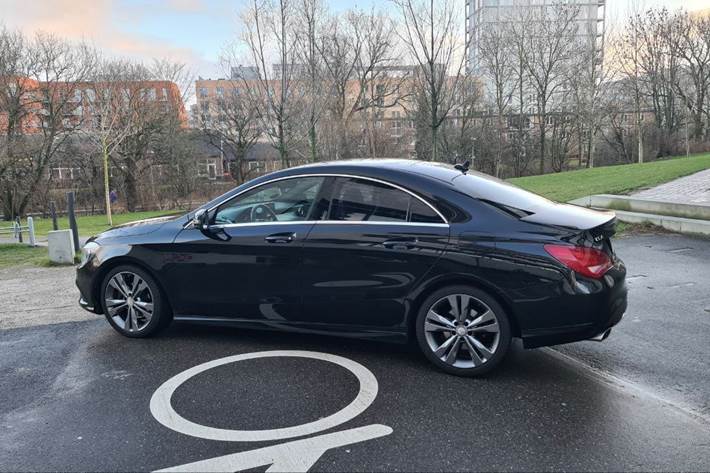 Sort Mercedes CLA-Klasse fra 2015