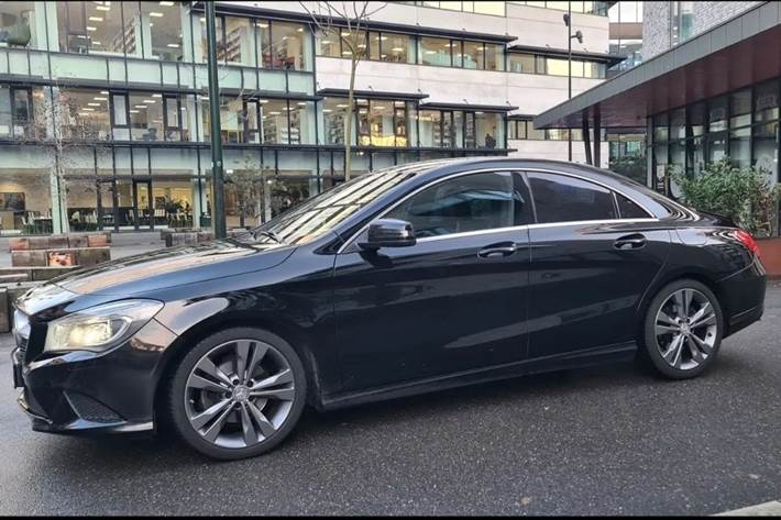 Sort Mercedes CLA-Klasse fra 2015