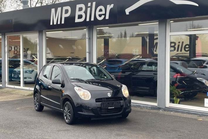 Sort Suzuki Alto fra 2010 set udefra