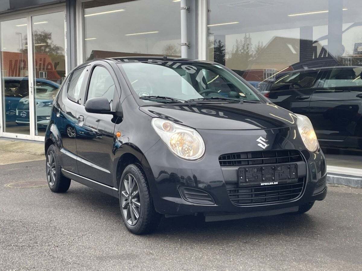 Sort Suzuki Alto fra 2010 set udefra