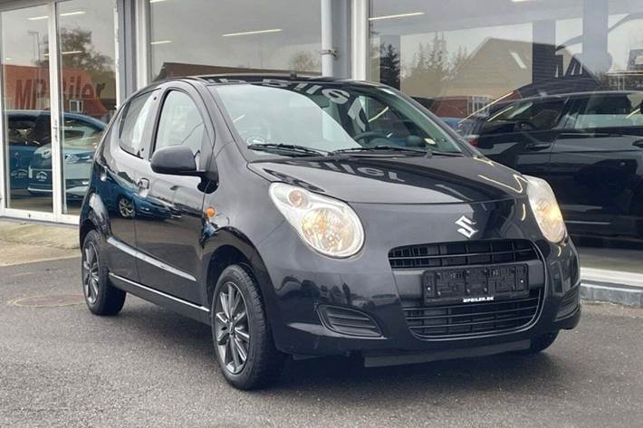 Sort Suzuki Alto fra 2010 set udefra