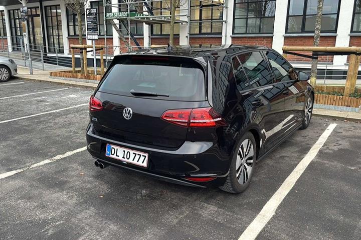 Sort VW Golf fra 2015