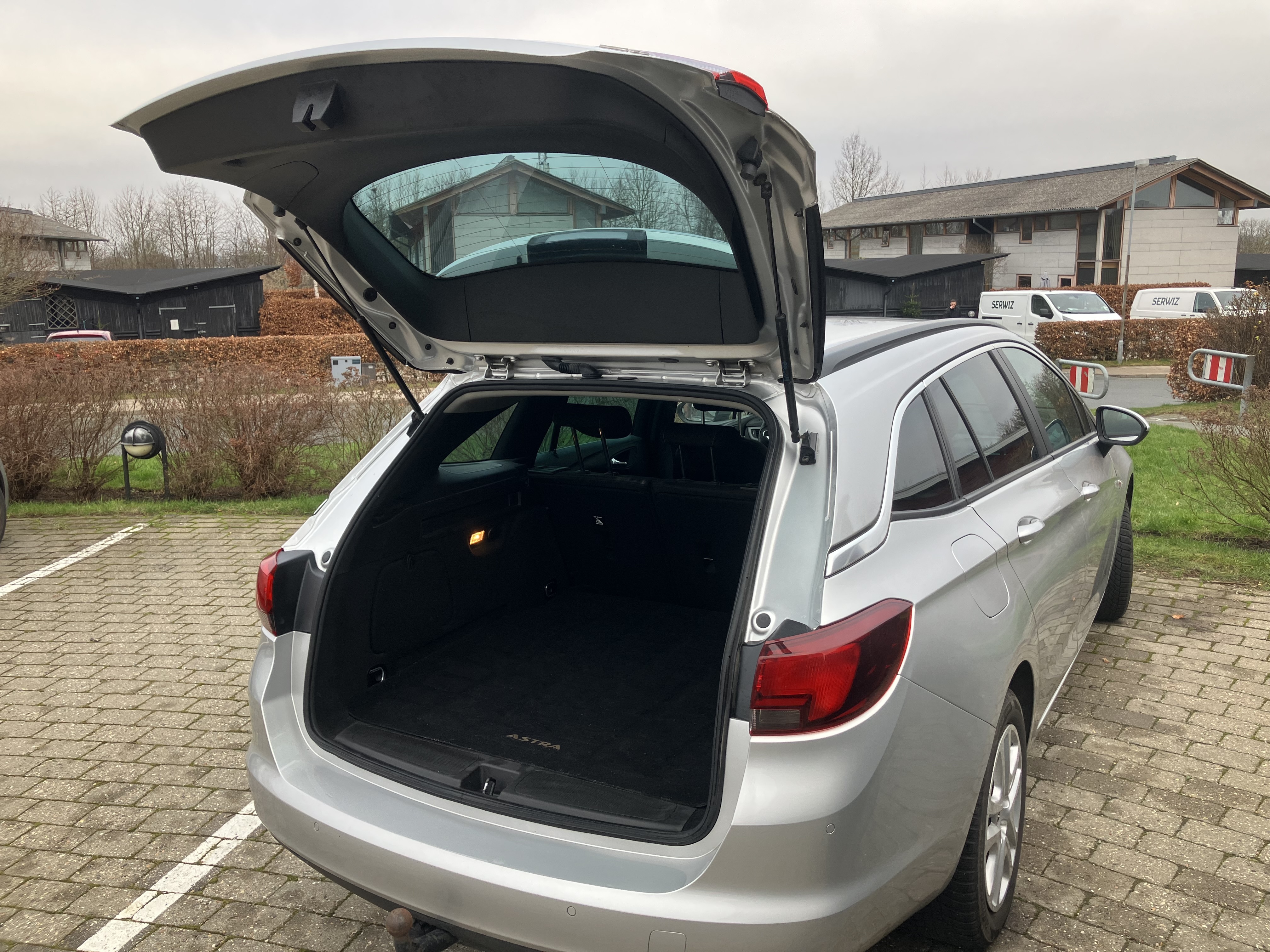 Grå Opel Astra fra 2019