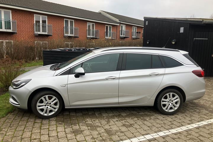 Grå Opel Astra fra 2019