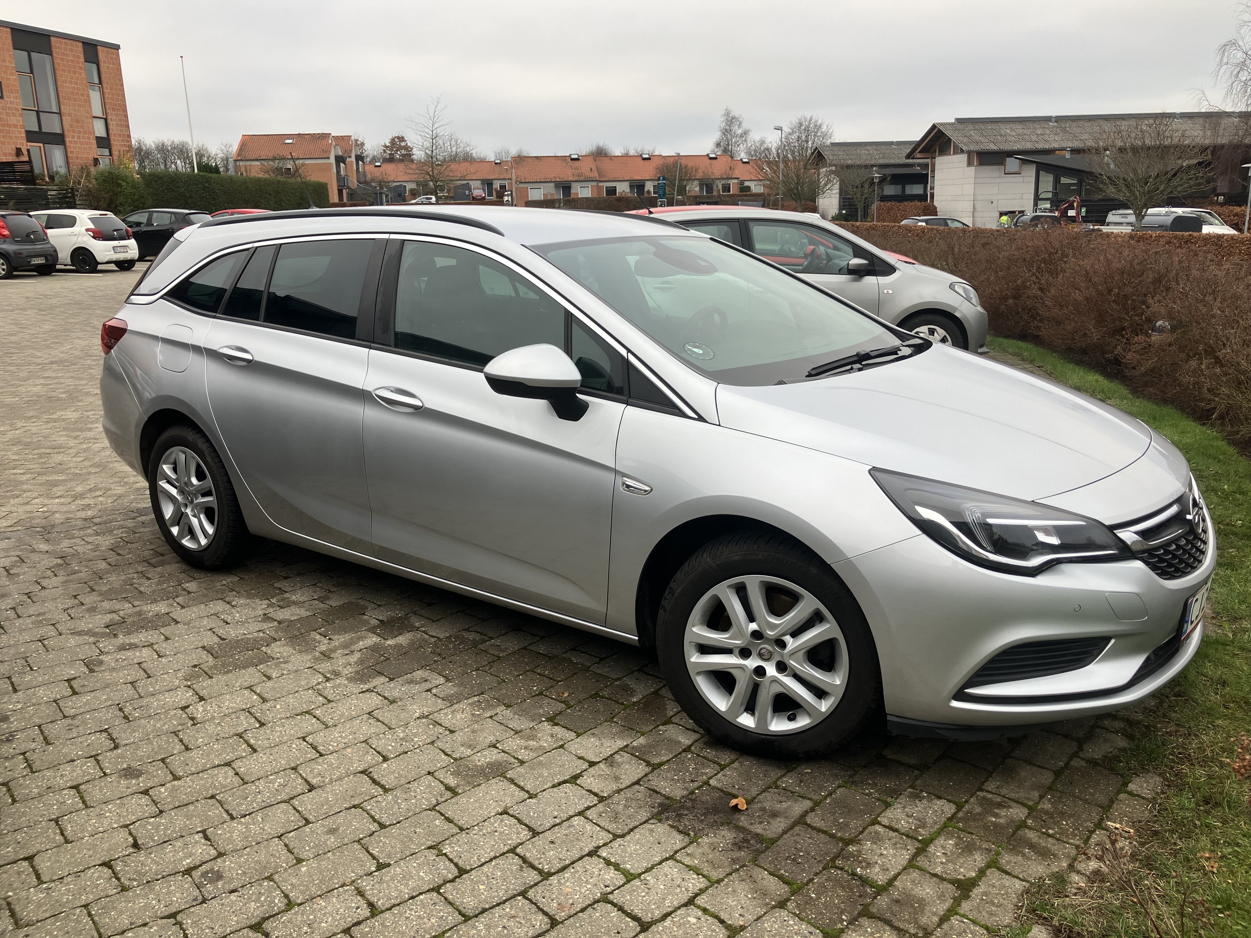 Grå Opel Astra fra 2019