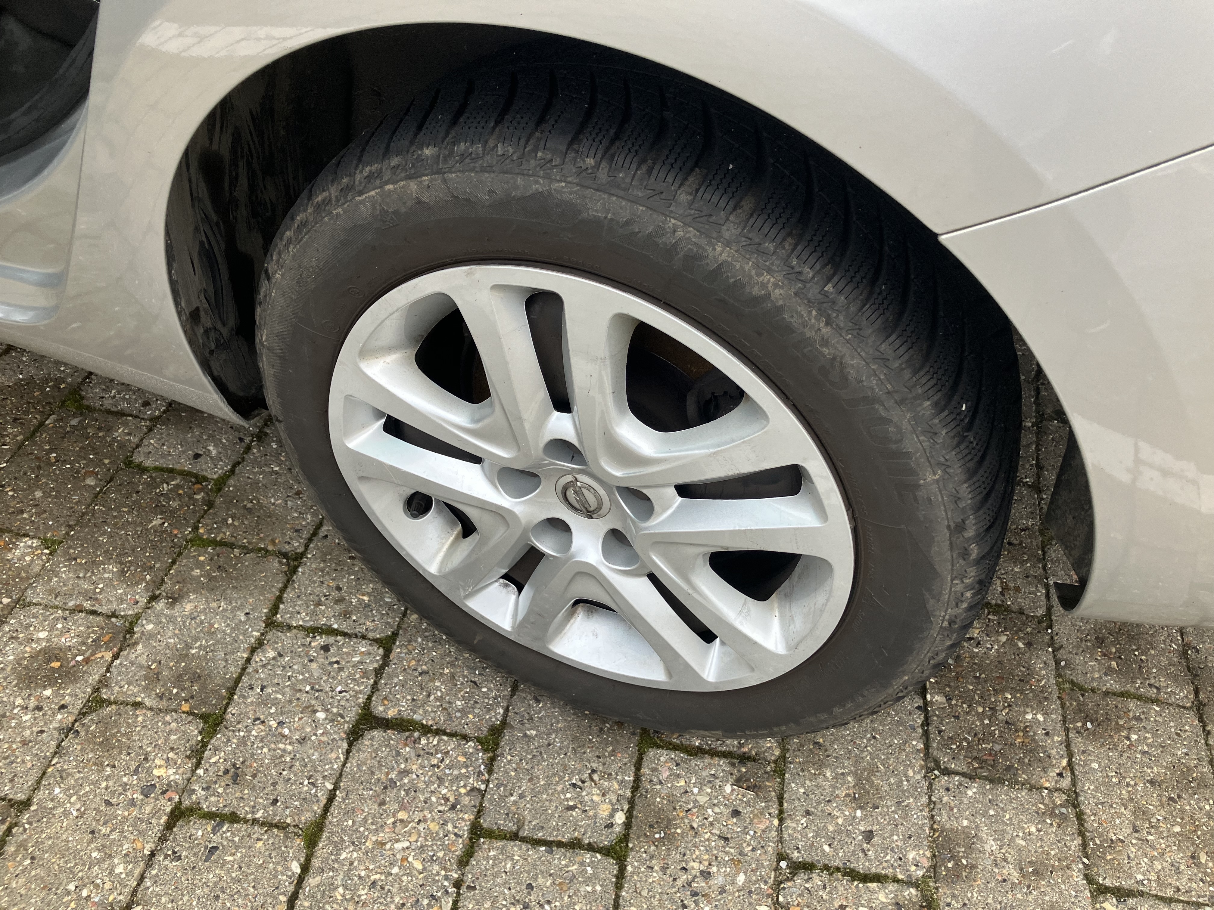 Grå Opel Astra fra 2019