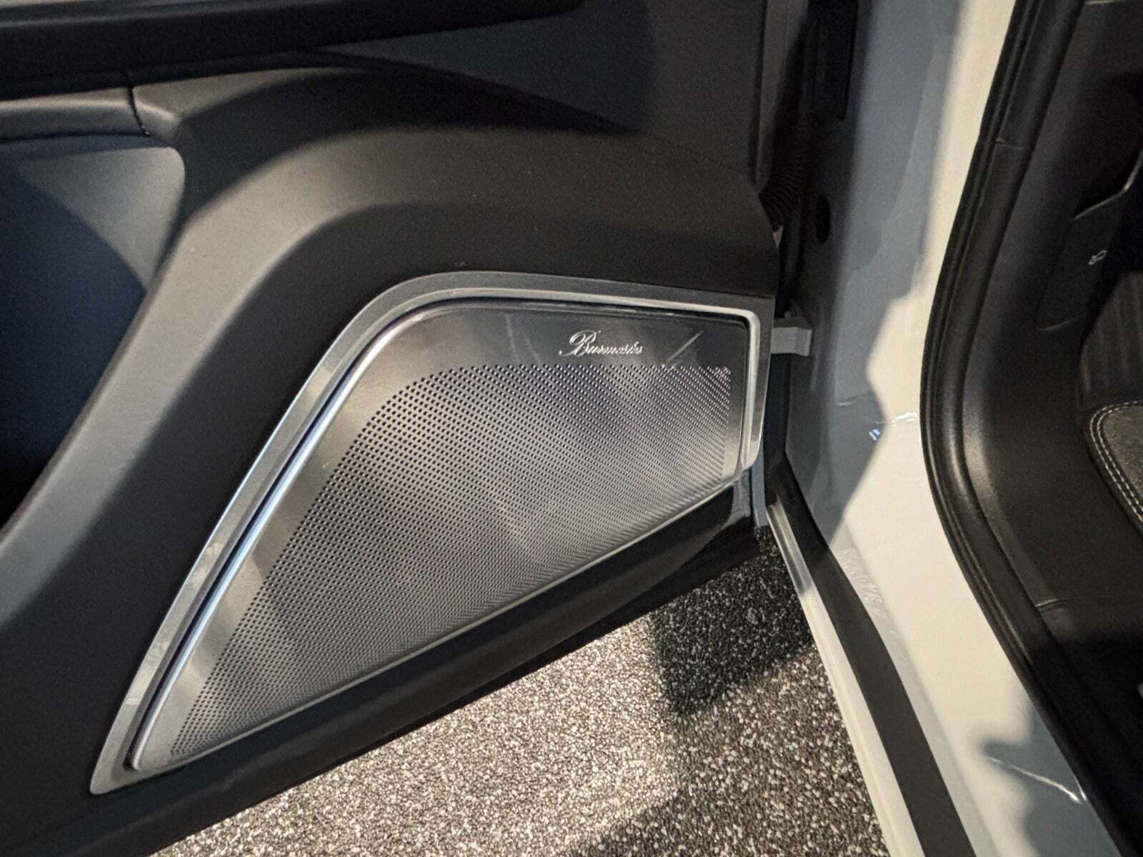 Grå Porsche Cayenne Turbo fra 2020