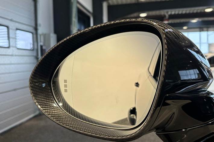 Grå Porsche Cayenne Turbo fra 2020