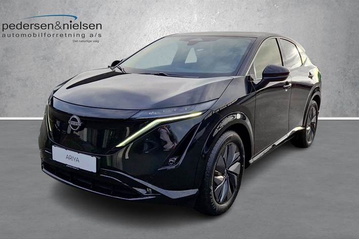 Sort Nissan Ariya fra 2024 set udefra