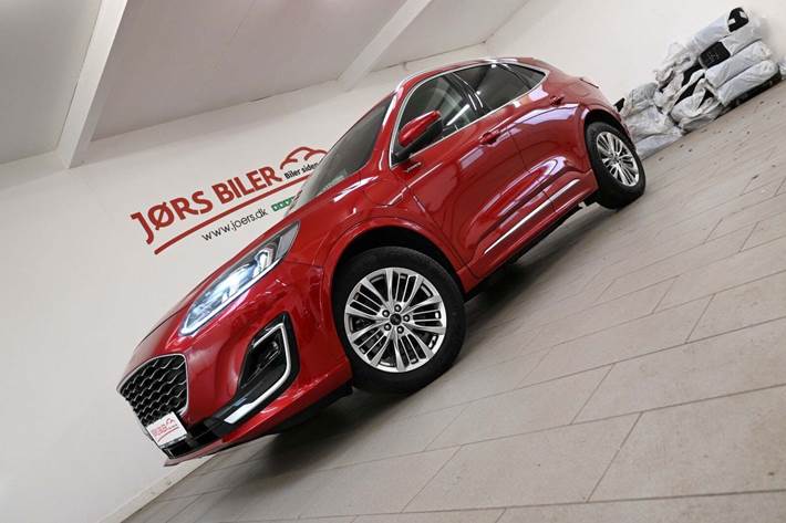 Rød Ford Kuga fra 2021 set udefra