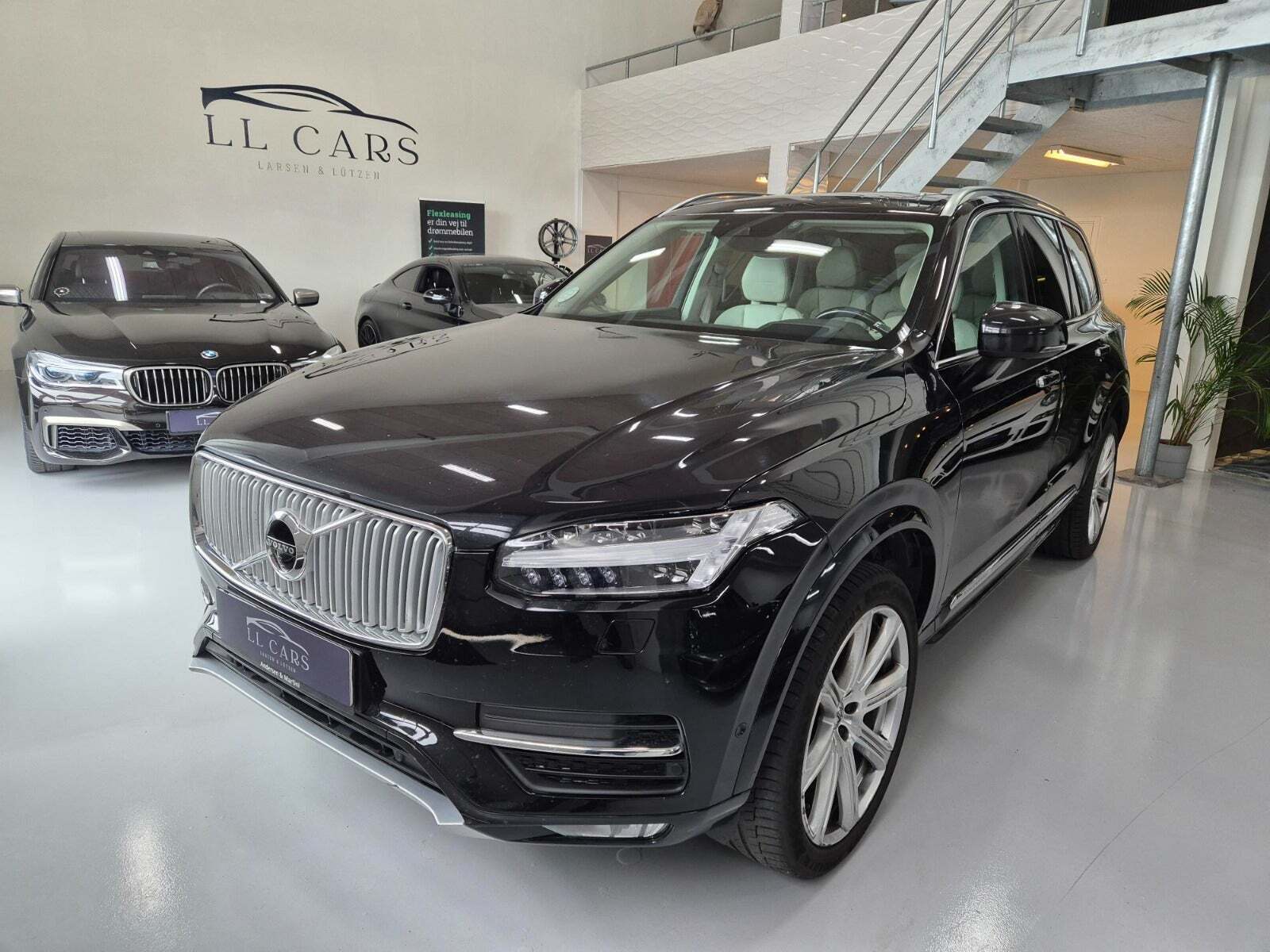 Sort Volvo XC90 fra 2017 set udefra