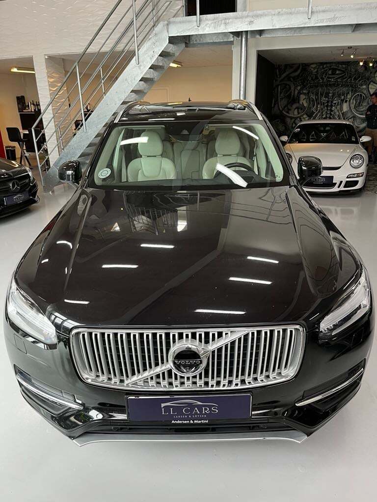 Sort Volvo XC90 fra 2017