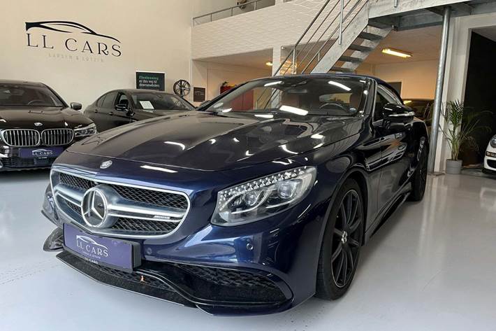 Blå Mercedes S63 fra 2016 set udefra