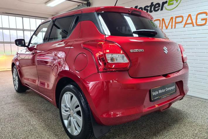 Rød Suzuki Swift fra 2017