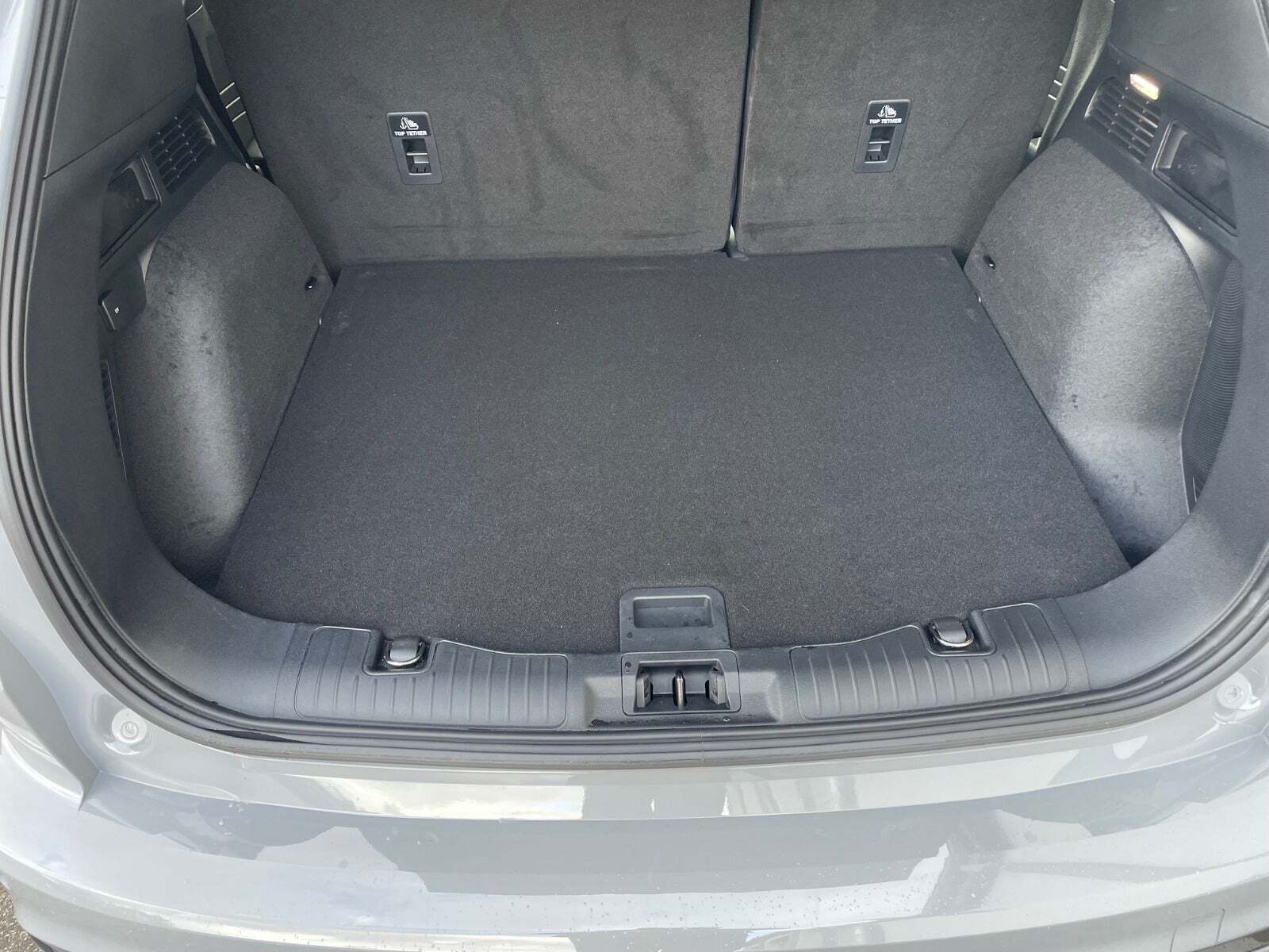 Grå Ford Kuga fra 2023