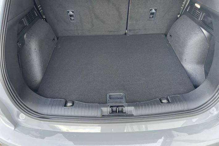 Grå Ford Kuga fra 2023