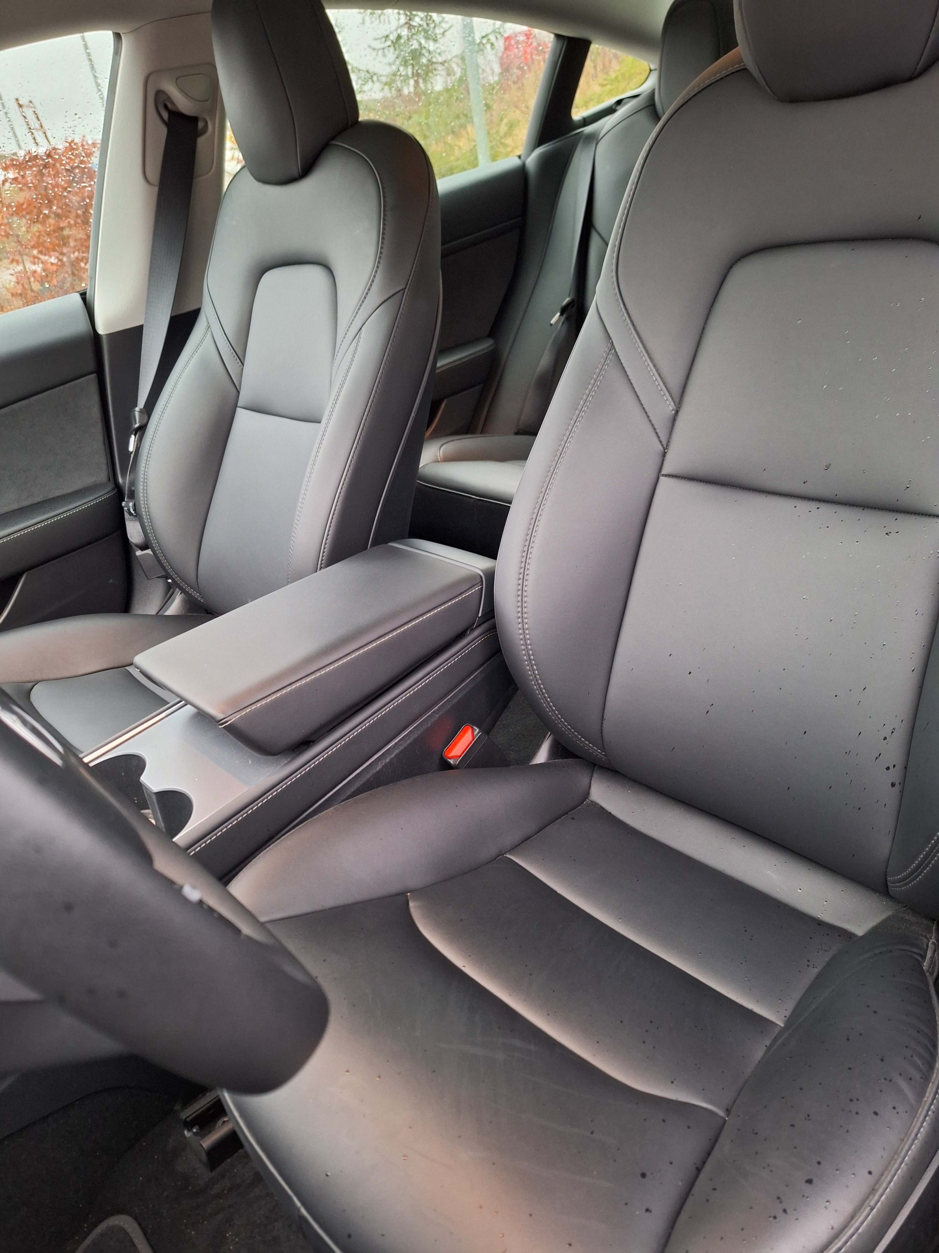 Hvid Tesla Model 3 fra 2023