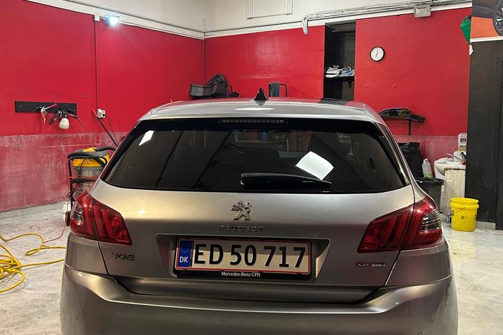 Grå Peugeot 308 fra 2018