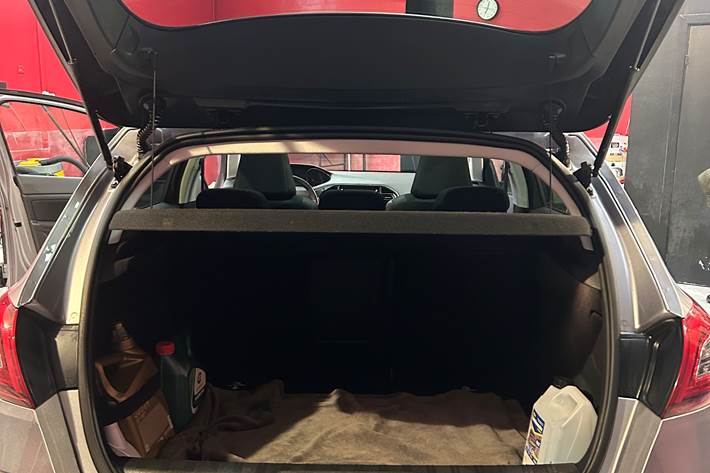 Grå Peugeot 308 fra 2018