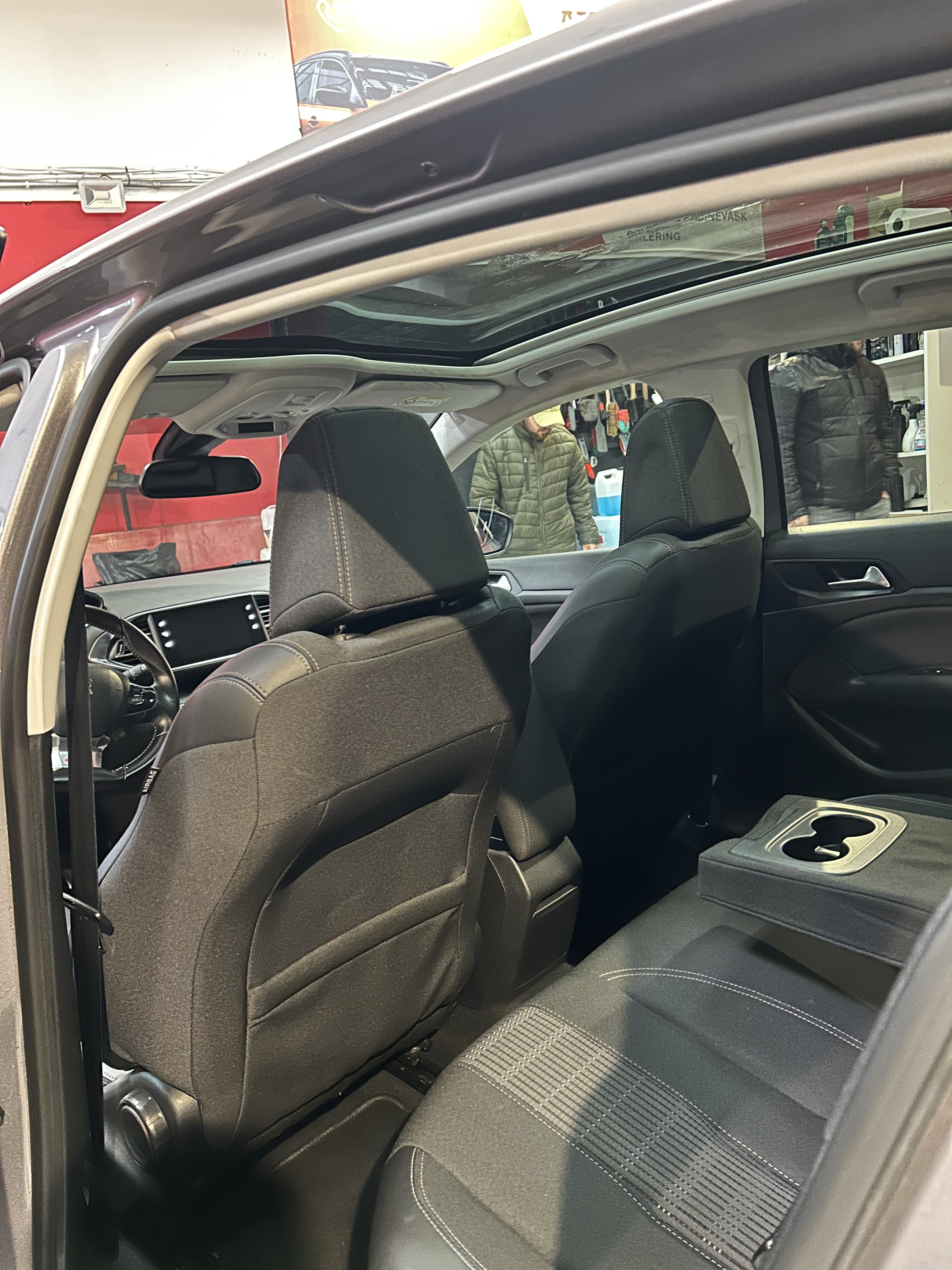 Grå Peugeot 308 fra 2018