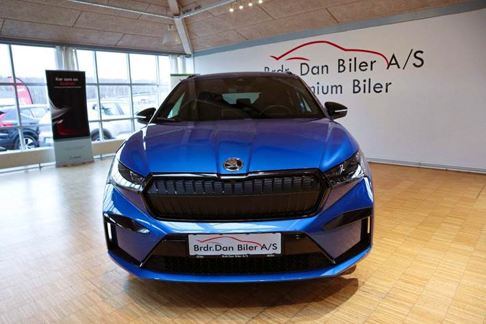 Blå Skoda Enyaq fra 2023