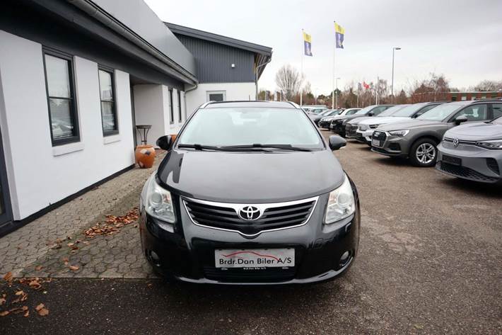 Sort Toyota Avensis fra 2009