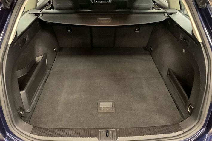 Blå VW Passat fra 2017