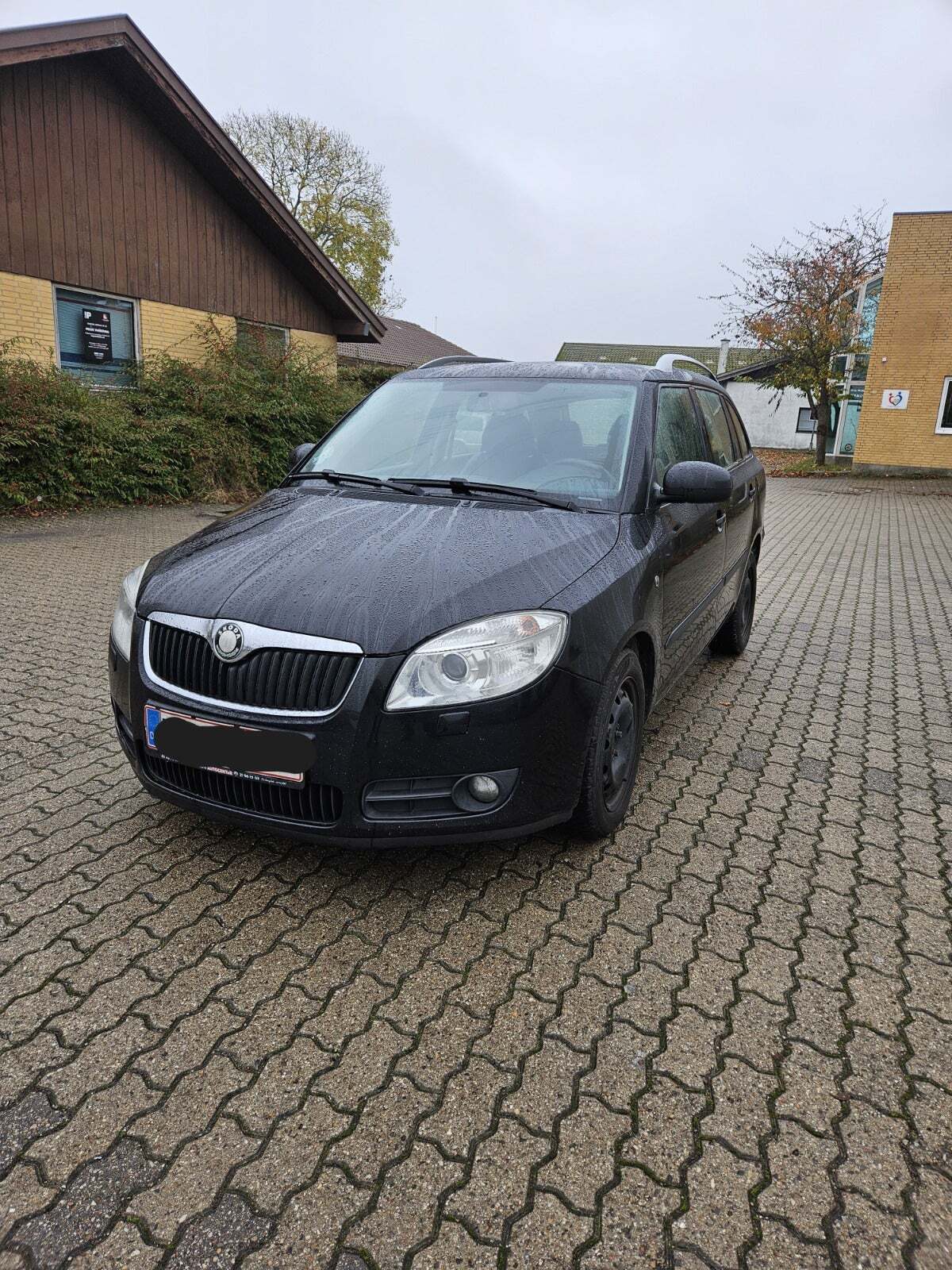 Sort Skoda Fabia fra 2008