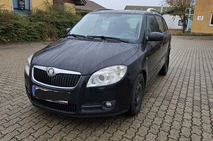 Sort Skoda Fabia fra 2008