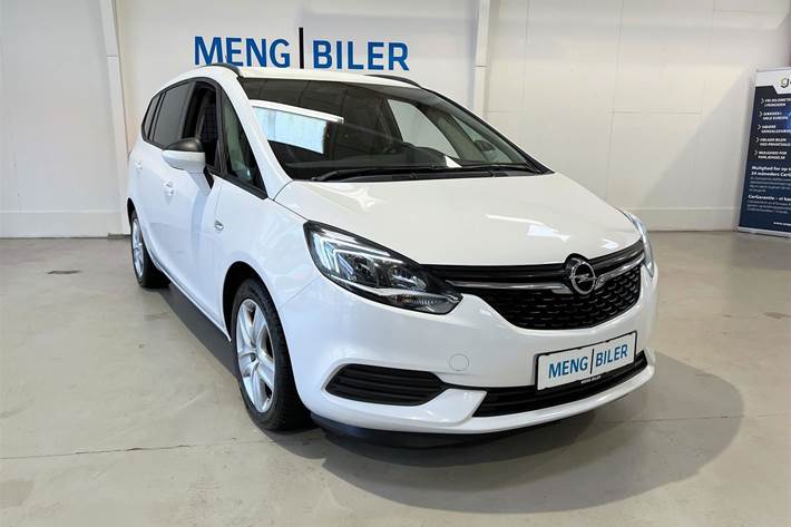Hvid Opel Zafira fra 2017 set udefra