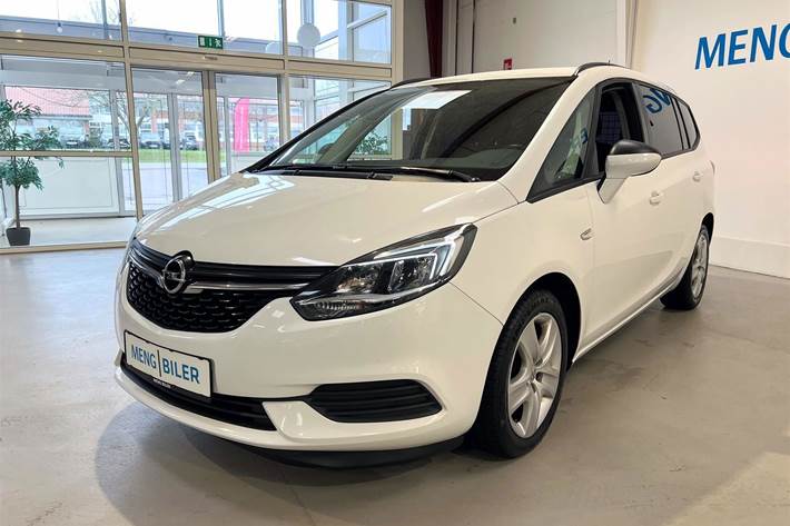 Hvid Opel Zafira fra 2017 set udefra