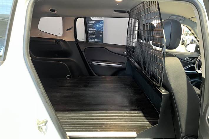 Hvid Opel Zafira fra 2017