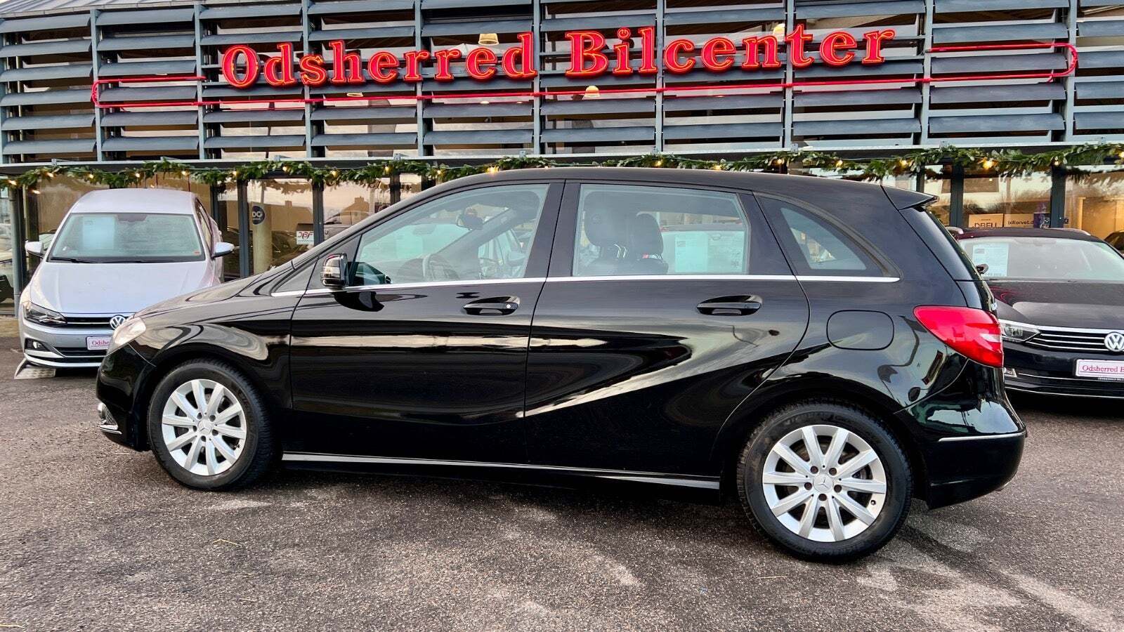 Sort Mercedes B200 fra 2013